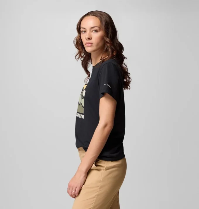 Women Ruby Springs™ Graphic Fitted Short Sleeve Shirt