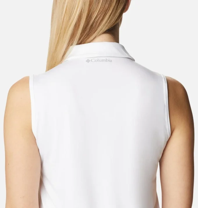 Women Tend the Ball Golf Tank